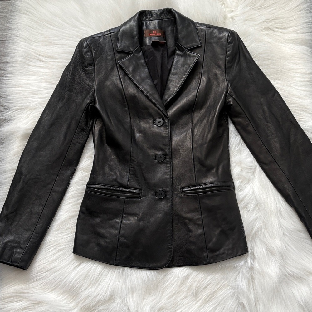 Danier Women's 💯% Leather Blazer